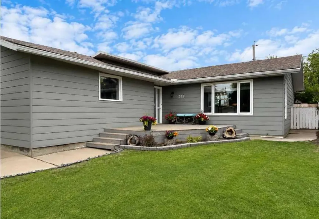 345 9 Street SE Three Hills AB T0M 2A0