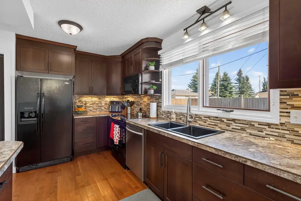 345 9 Street SE Three Hills AB T0M 2A0