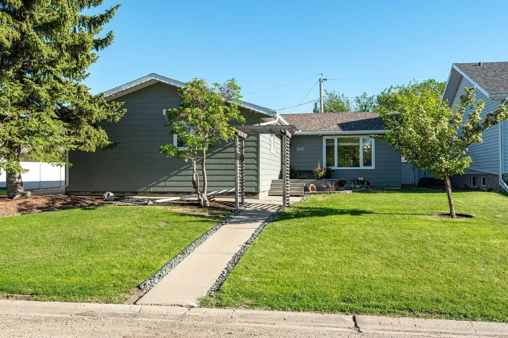 345 9 Street SE Three Hills AB T0M 2A0