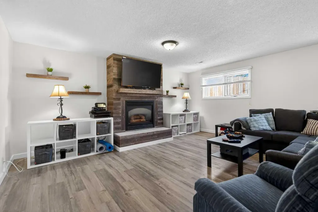 345 9 Street SE Three Hills AB T0M 2A0