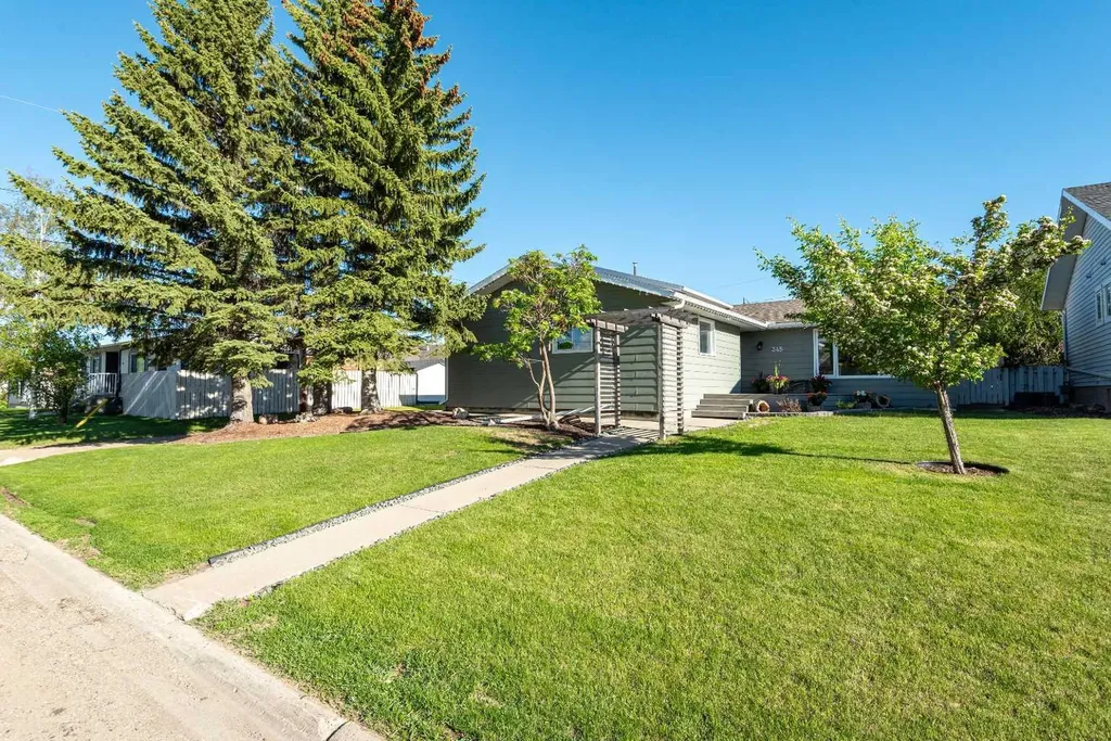 345 9 Street SE Three Hills AB T0M 2A0