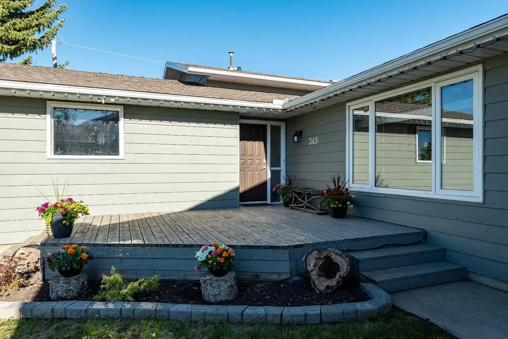 345 9 Street SE Three Hills AB T0M 2A0