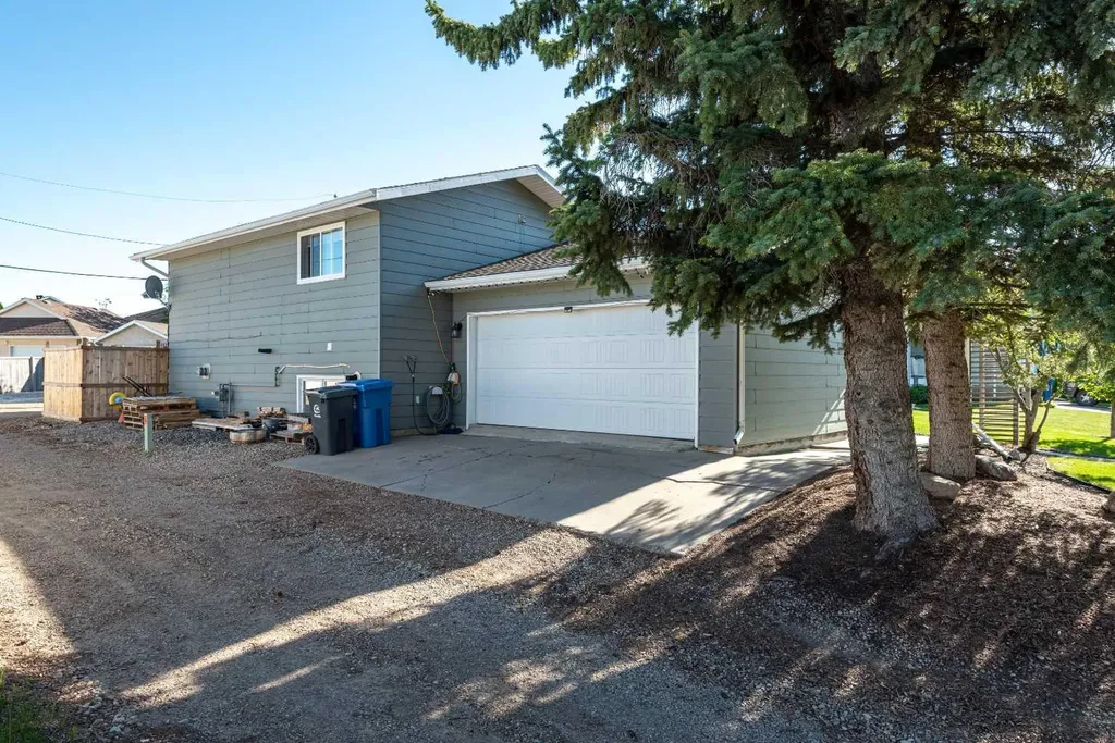 345 9 Street SE Three Hills AB T0M 2A0