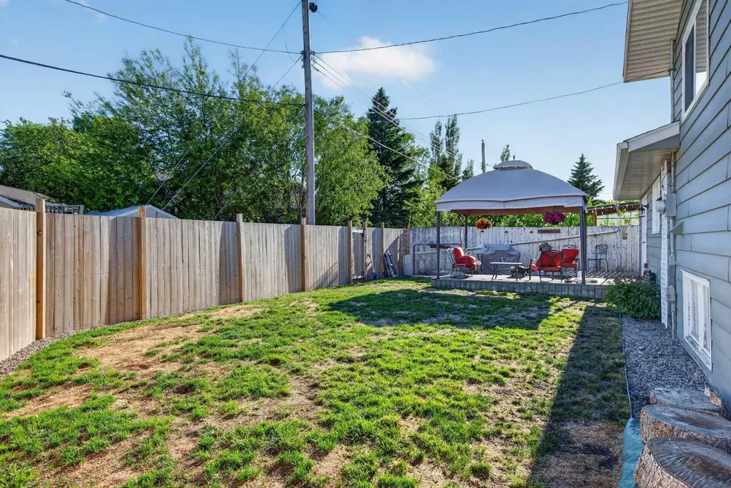 345 9 Street SE Three Hills AB T0M 2A0