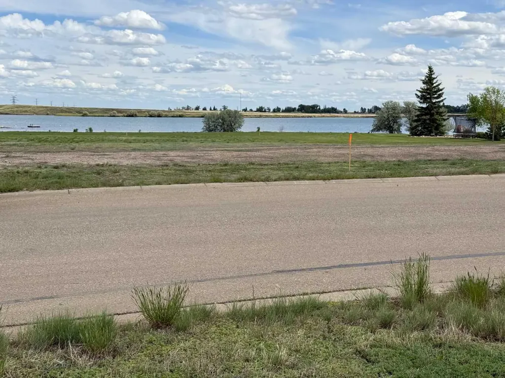 27 Kingfisher Estates Lake Newell Resort AB T1R 1C5