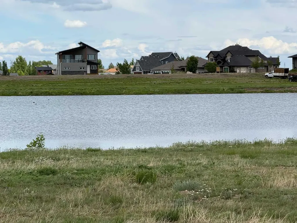 27 Kingfisher Estates Lake Newell Resort AB T1R 1C5