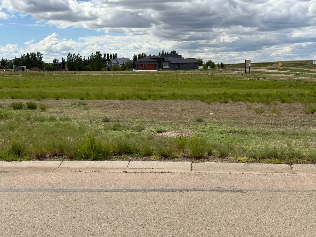 27 Kingfisher Estates Lake Newell Resort AB T1R 1C5
