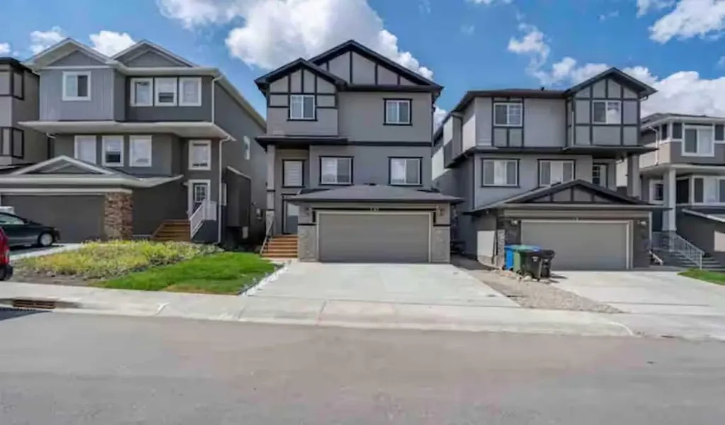 131 Sherview Grove NW Calgary AB T3R 0Y4