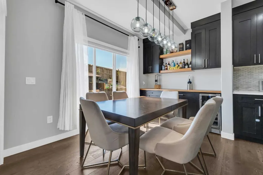131 Sherview Grove NW Calgary AB T3R 0Y4