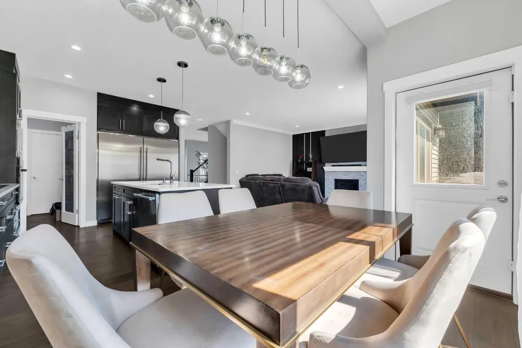 131 Sherview Grove NW Calgary AB T3R 0Y4