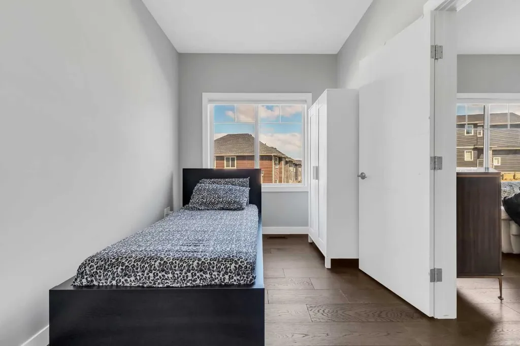 131 Sherview Grove NW Calgary AB T3R 0Y4