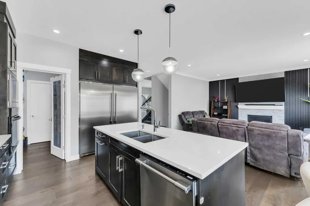 131 Sherview Grove NW Calgary AB T3R 0Y4