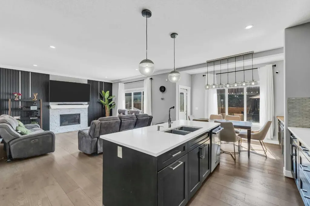 131 Sherview Grove NW Calgary AB T3R 0Y4
