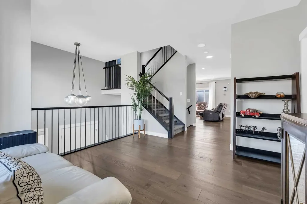 131 Sherview Grove NW Calgary AB T3R 0Y4