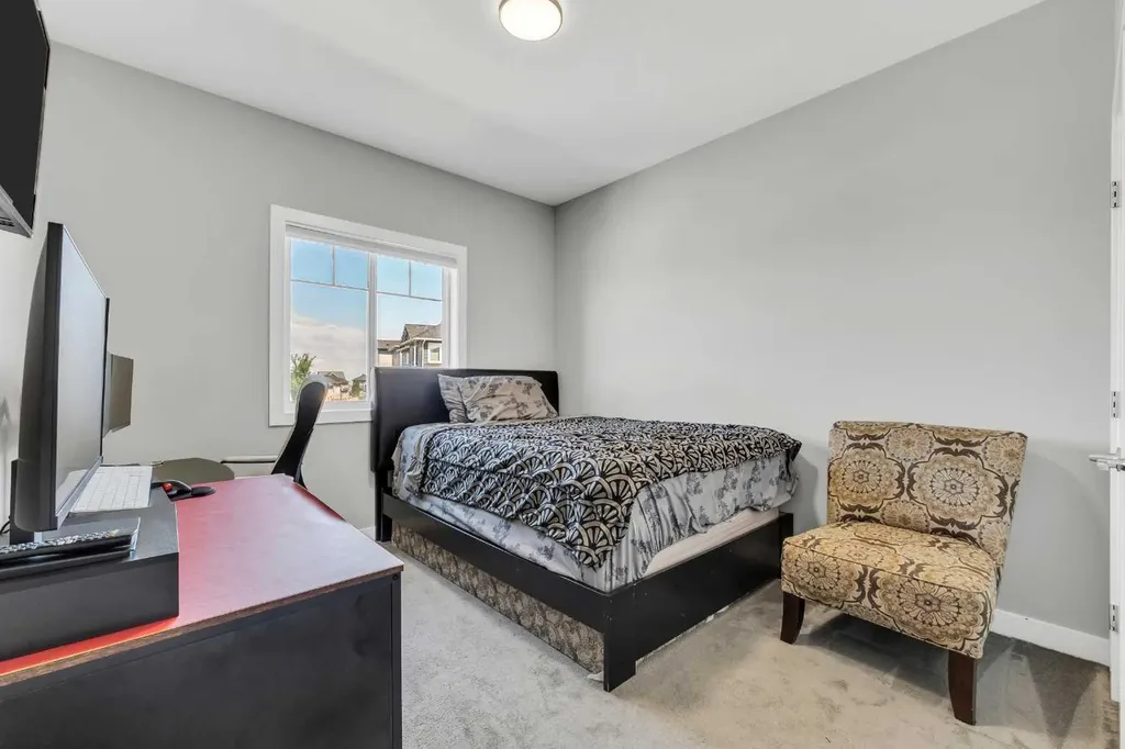 131 Sherview Grove NW Calgary AB T3R 0Y4