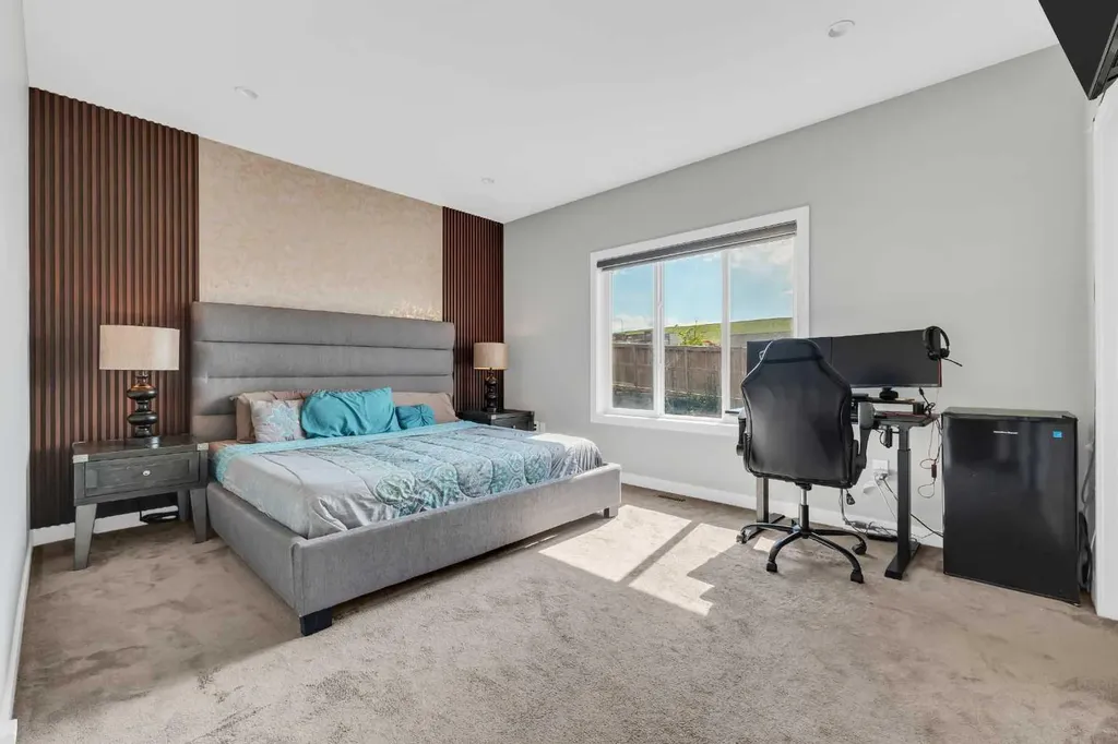 131 Sherview Grove NW Calgary AB T3R 0Y4