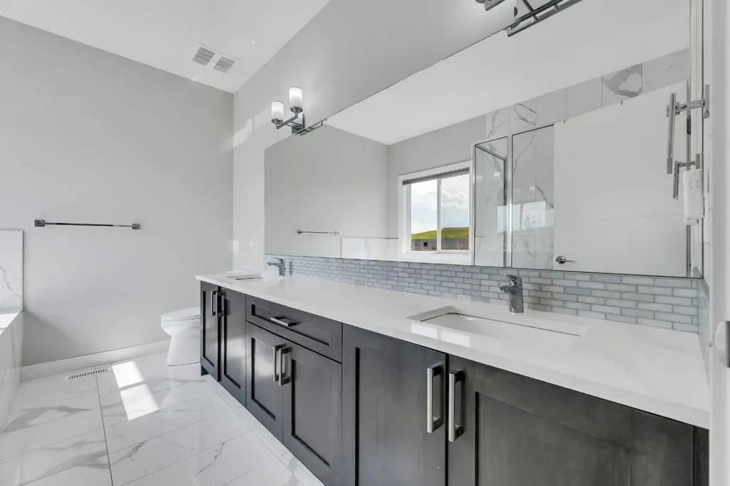 131 Sherview Grove NW Calgary AB T3R 0Y4