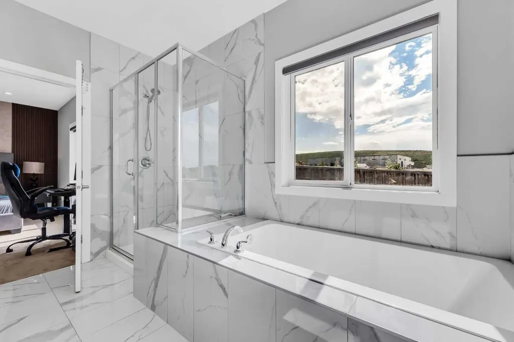 131 Sherview Grove NW Calgary AB T3R 0Y4