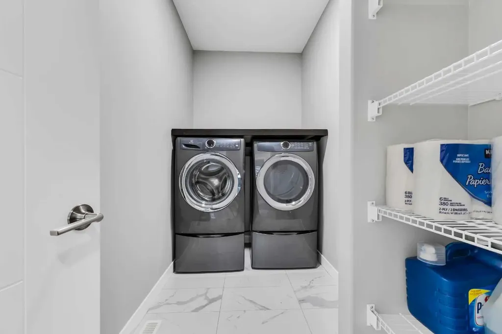 131 Sherview Grove NW Calgary AB T3R 0Y4