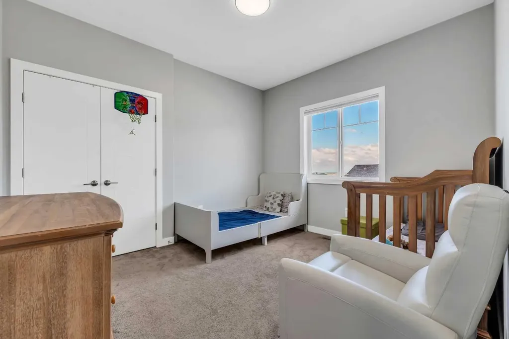 131 Sherview Grove NW Calgary AB T3R 0Y4