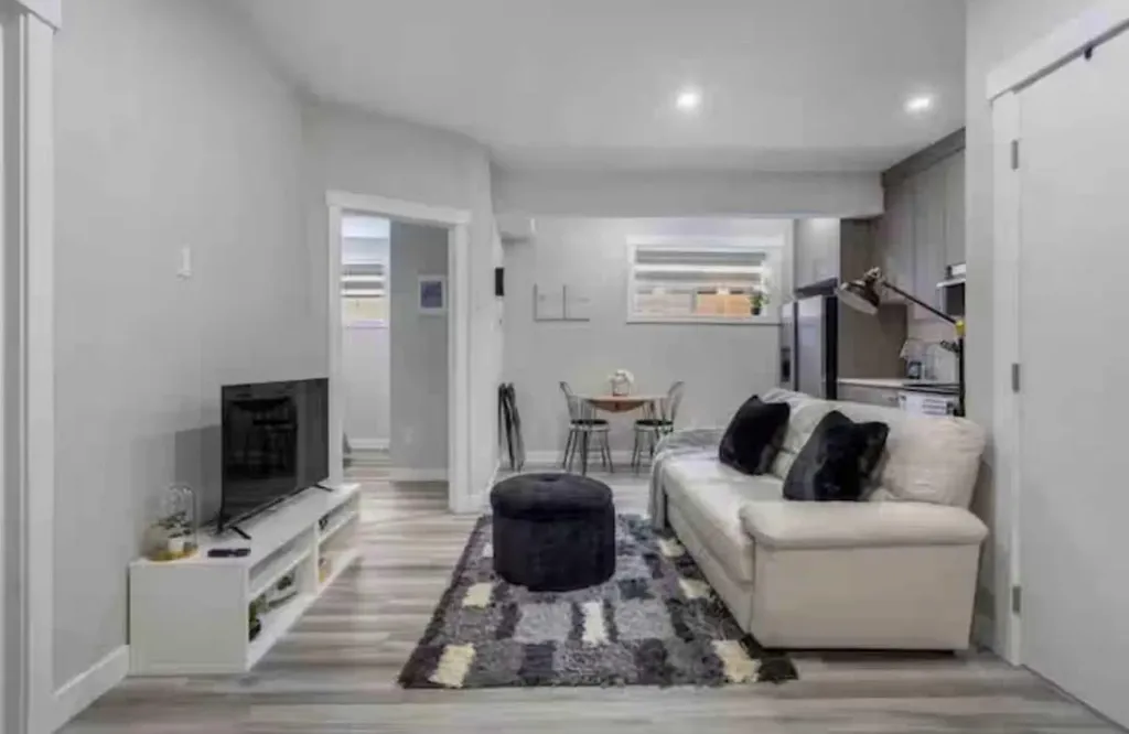 131 Sherview Grove NW Calgary AB T3R 0Y4