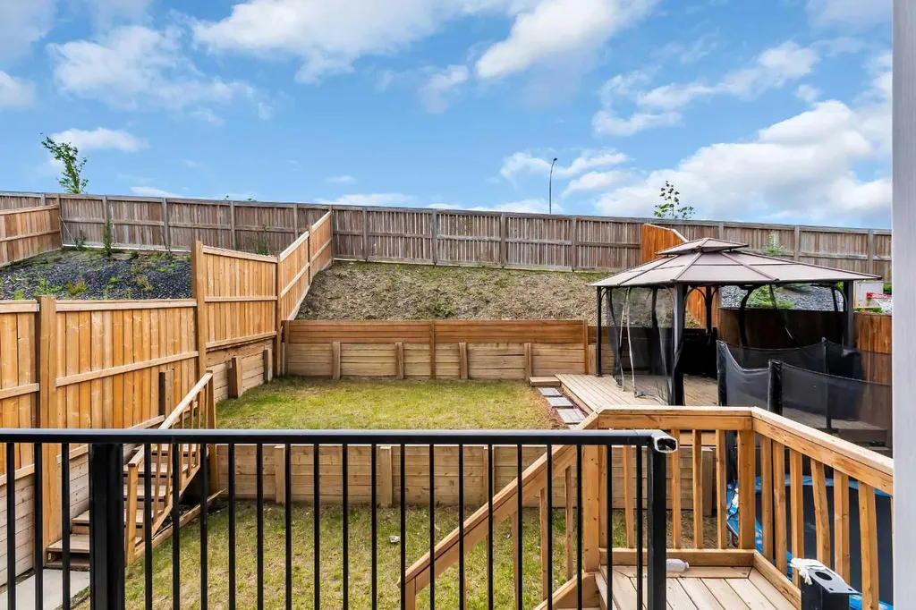 131 Sherview Grove NW Calgary AB T3R 0Y4