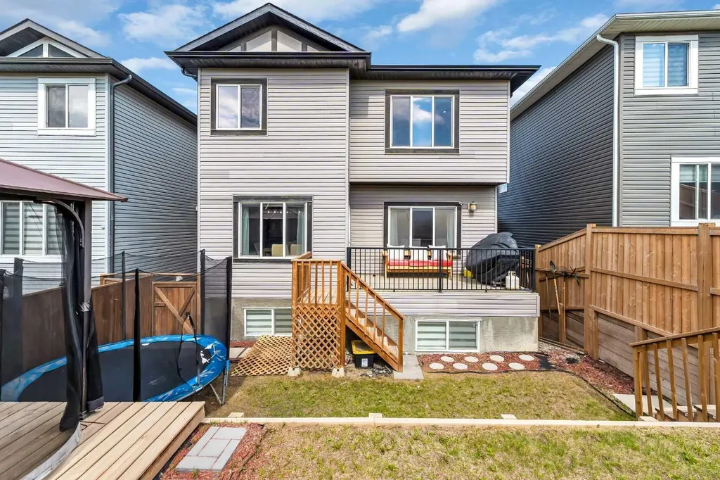 131 Sherview Grove NW Calgary AB T3R 0Y4