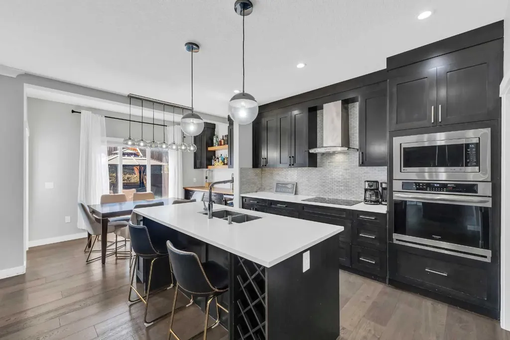 131 Sherview Grove NW Calgary AB T3R 0Y4