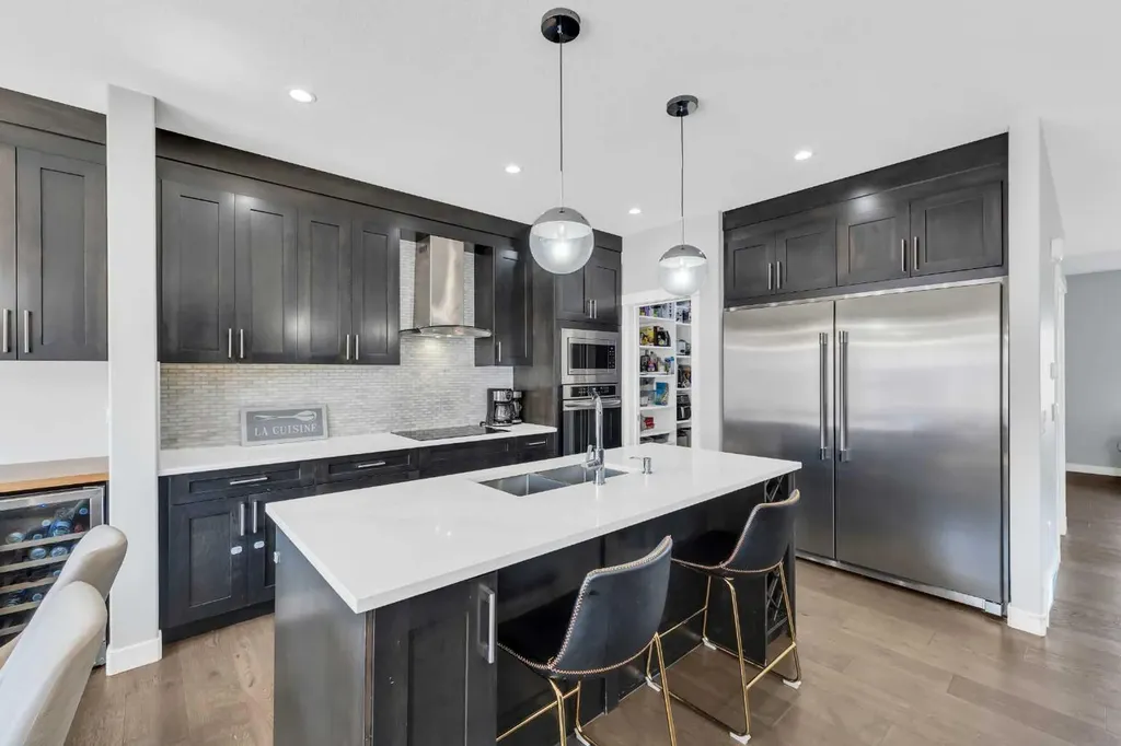 131 Sherview Grove NW Calgary AB T3R 0Y4