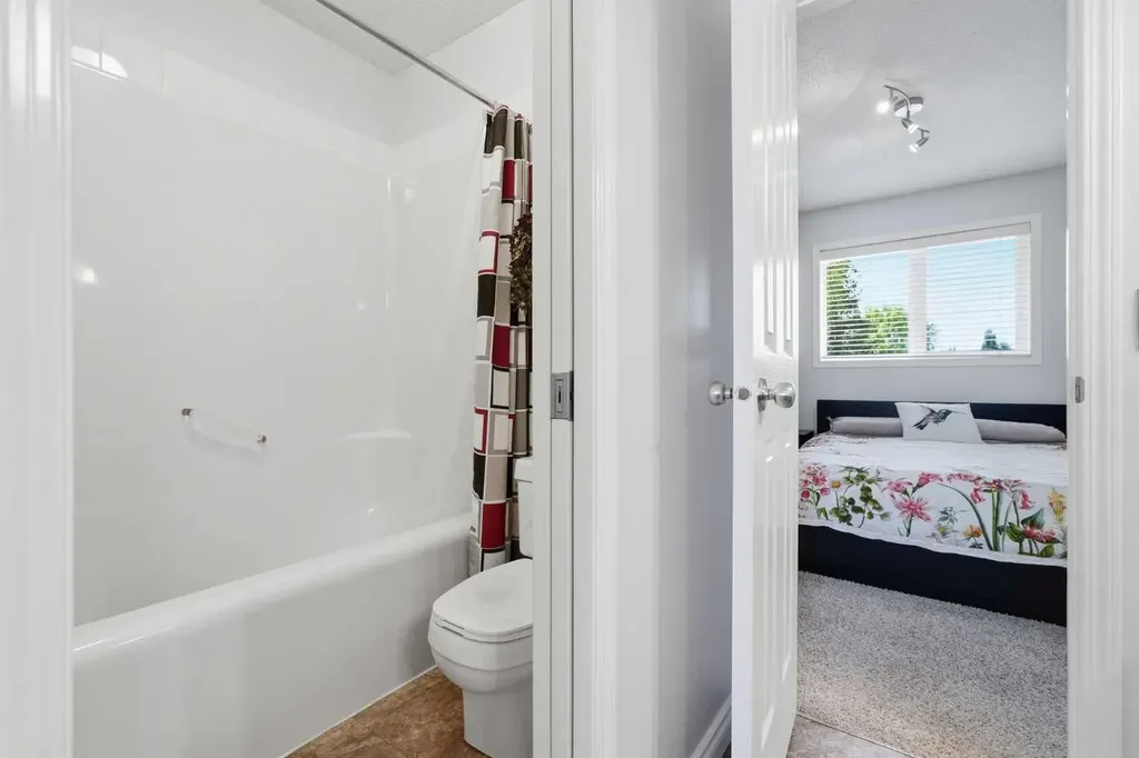 347 Mt Douglas Green SE Calgary AB T2Z 3R9