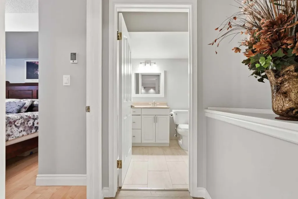 347 Mt Douglas Green SE Calgary AB T2Z 3R9
