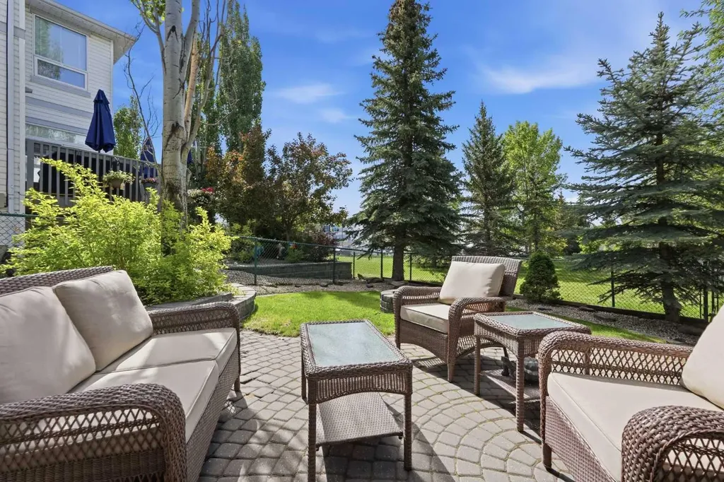 347 Mt Douglas Green SE Calgary AB T2Z 3R9