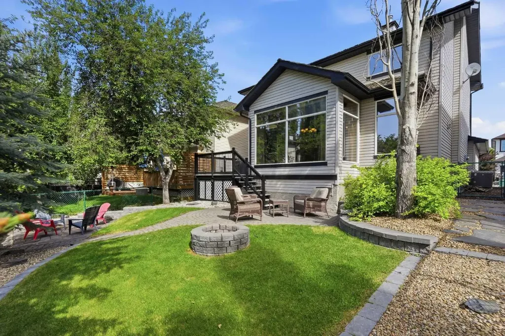 347 Mt Douglas Green SE Calgary AB T2Z 3R9