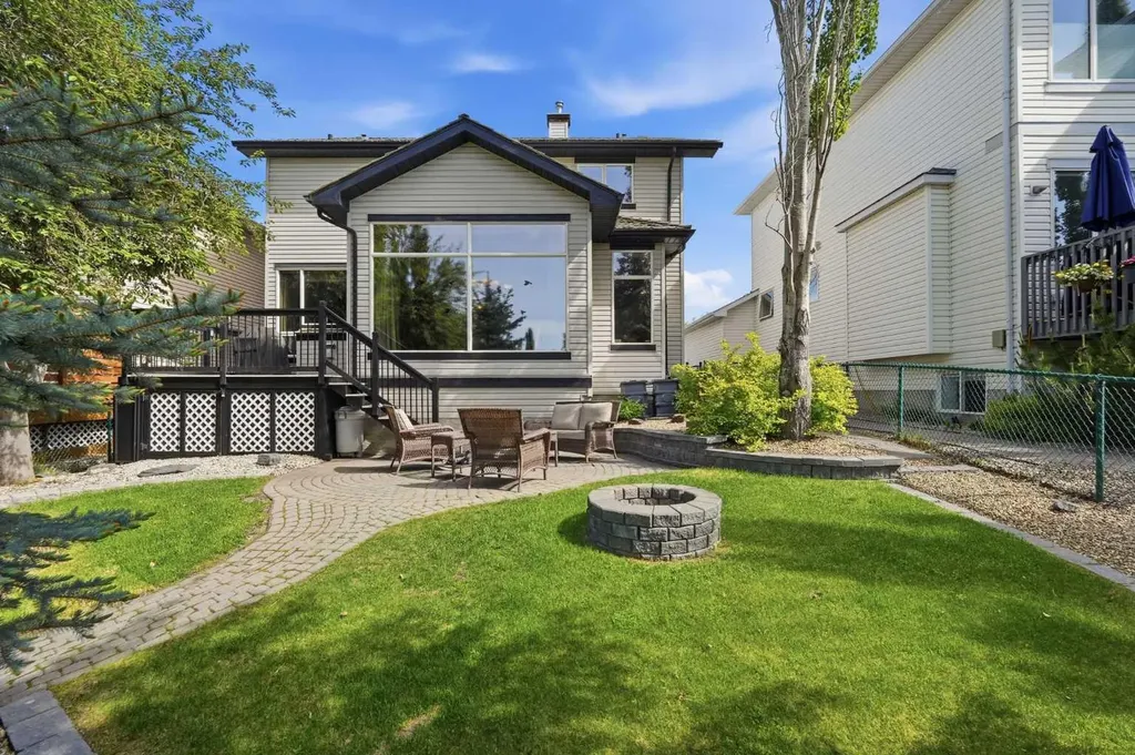 347 Mt Douglas Green SE Calgary AB T2Z 3R9