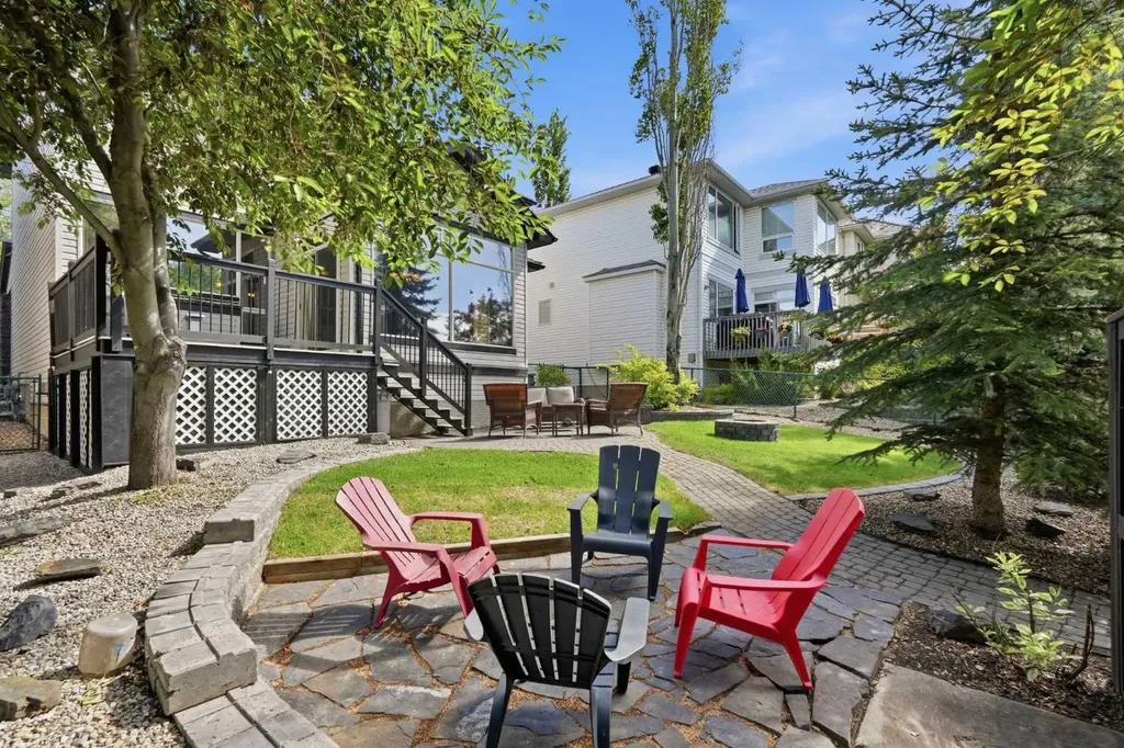 347 Mt Douglas Green SE Calgary AB T2Z 3R9