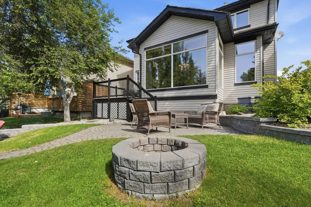 347 Mt Douglas Green SE Calgary AB T2Z 3R9