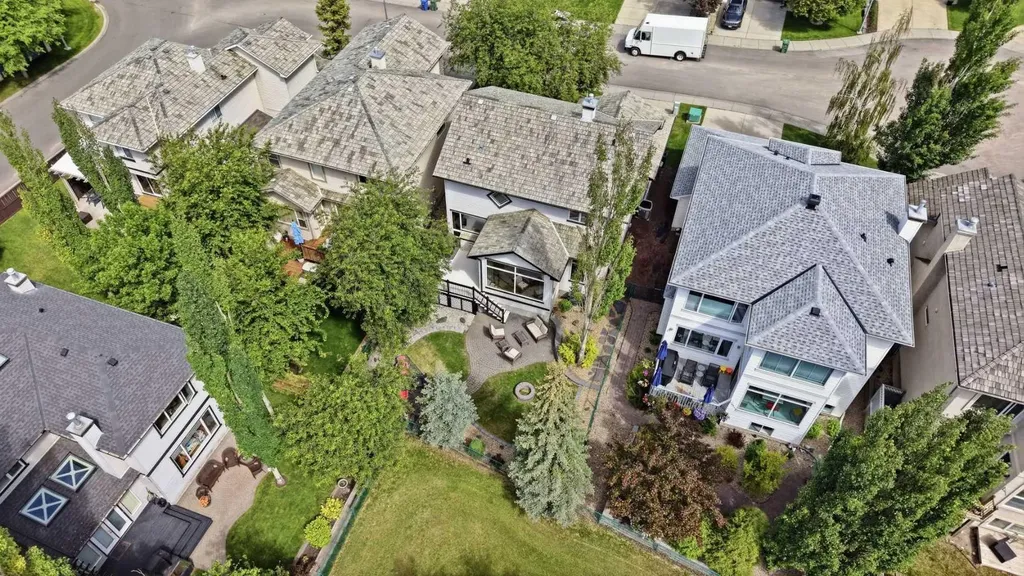 347 Mt Douglas Green SE Calgary AB T2Z 3R9
