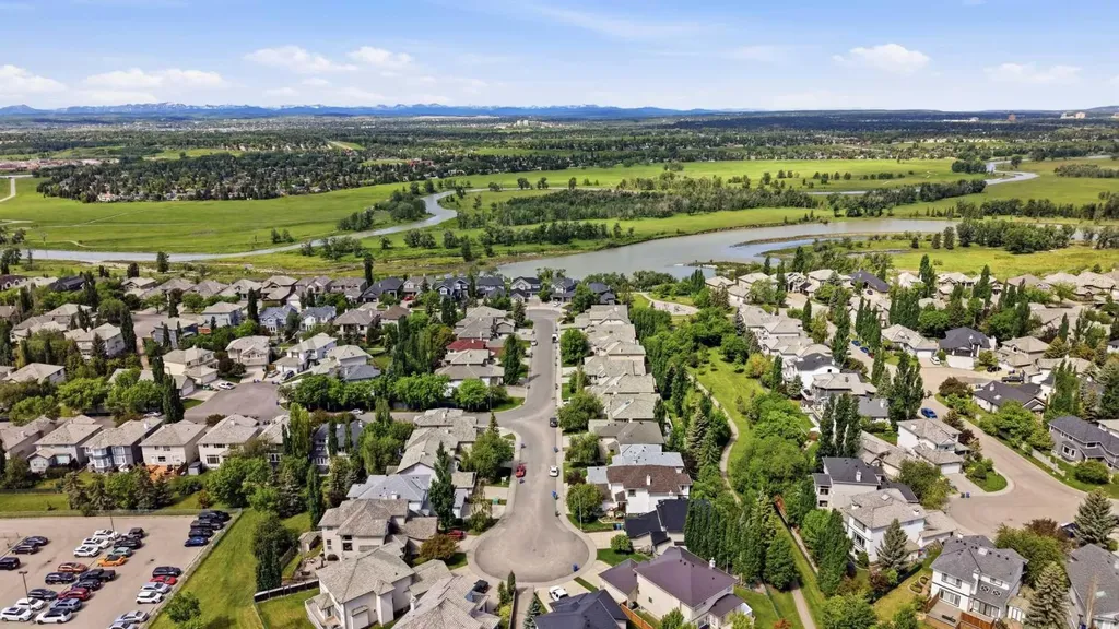 347 Mt Douglas Green SE Calgary AB T2Z 3R9