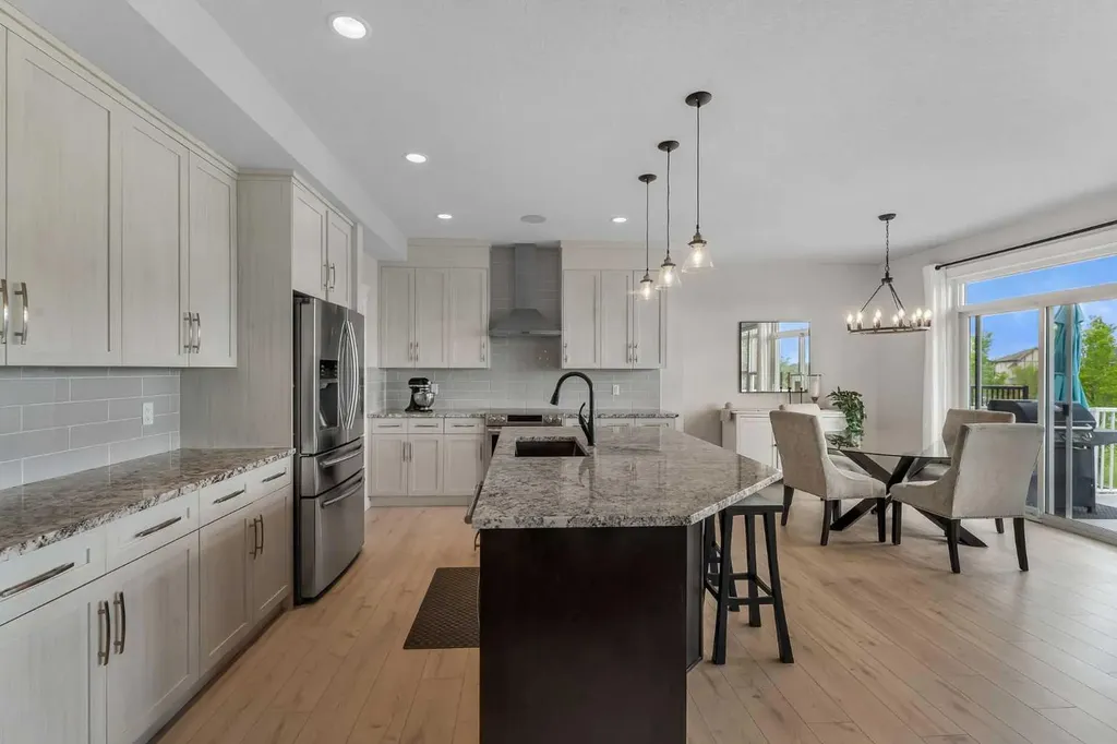 347 Hillcrest Heights SW Airdrie AB T4B 4C1
