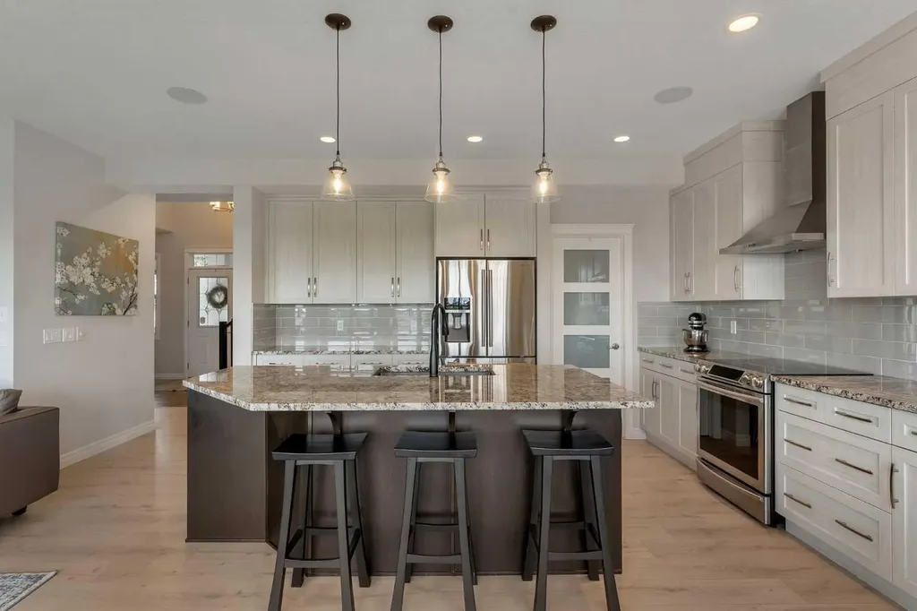 347 Hillcrest Heights SW Airdrie AB T4B 4C1