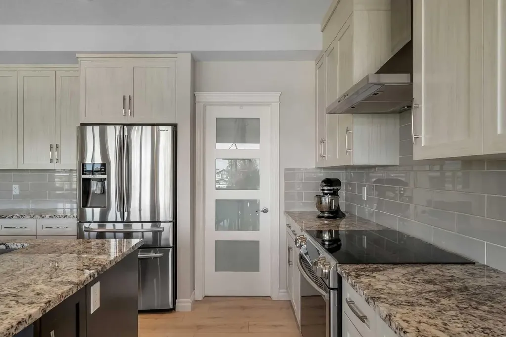 347 Hillcrest Heights SW Airdrie AB T4B 4C1