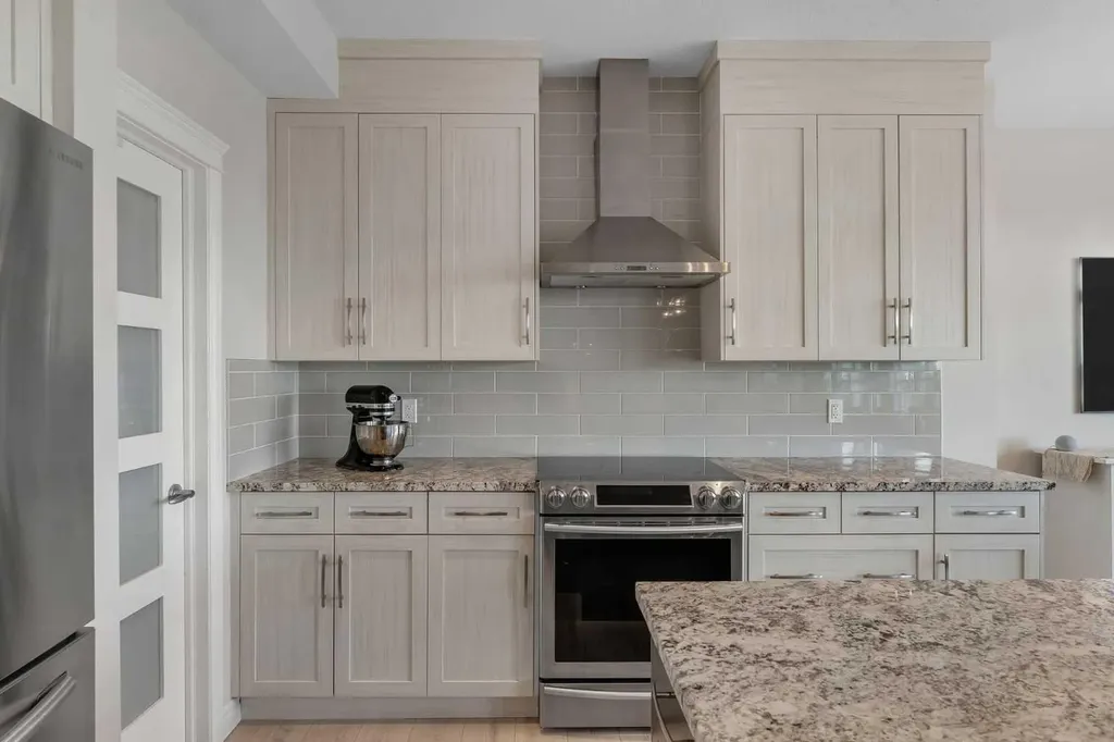 347 Hillcrest Heights SW Airdrie AB T4B 4C1
