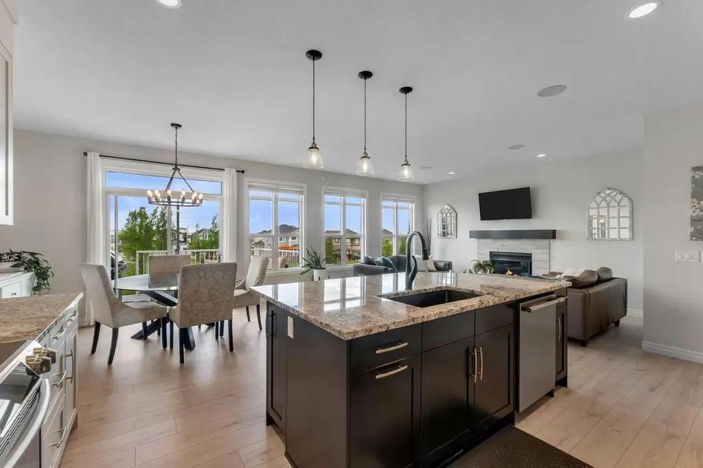 347 Hillcrest Heights SW Airdrie AB T4B 4C1