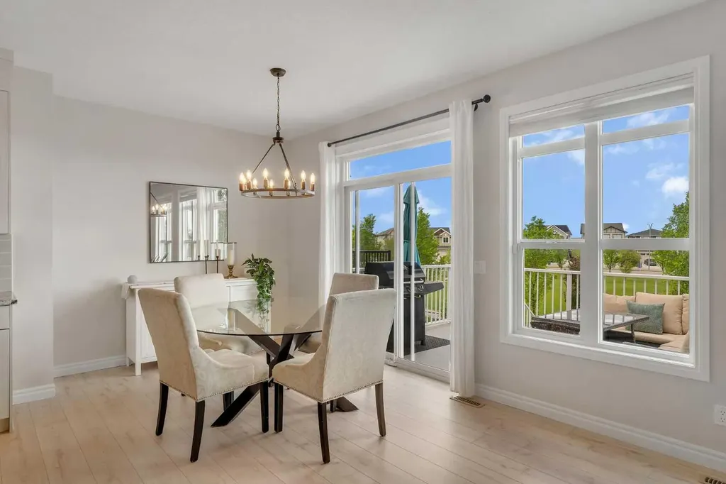 347 Hillcrest Heights SW Airdrie AB T4B 4C1