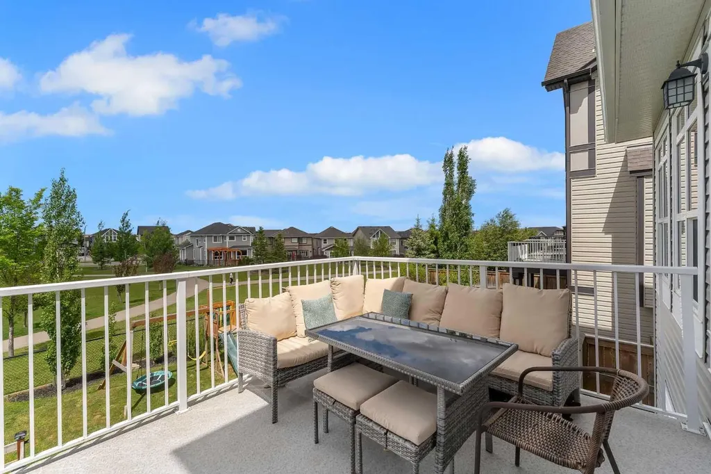 347 Hillcrest Heights SW Airdrie AB T4B 4C1