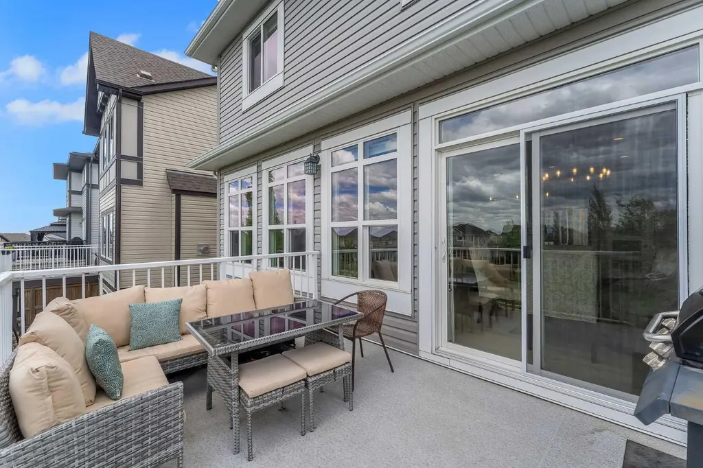 347 Hillcrest Heights SW Airdrie AB T4B 4C1