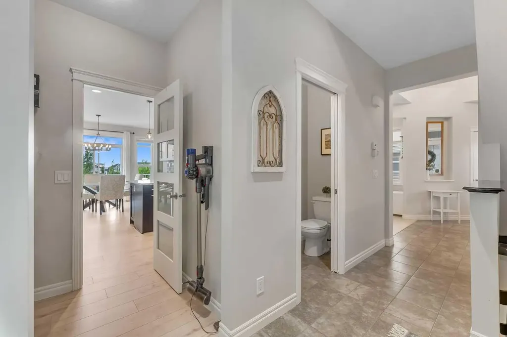 347 Hillcrest Heights SW Airdrie AB T4B 4C1