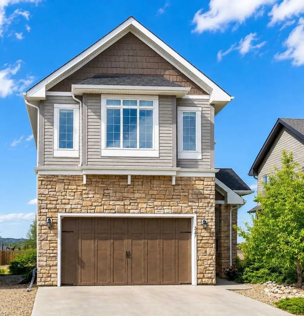 347 Hillcrest Heights SW Airdrie AB T4B 4C1