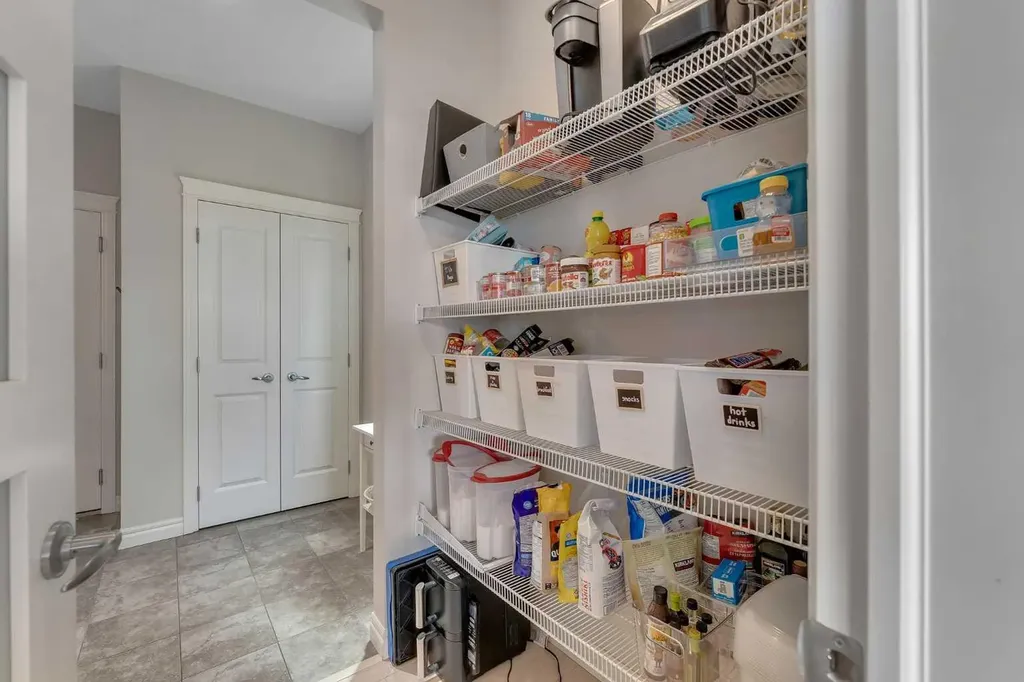 347 Hillcrest Heights SW Airdrie AB T4B 4C1