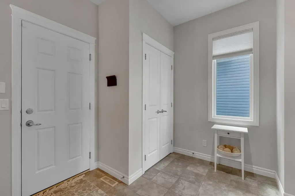 347 Hillcrest Heights SW Airdrie AB T4B 4C1